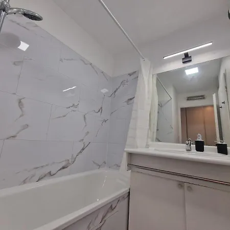 Lejlighed Beau Soleil - Avec Parking Et Piscine - Proche Airport