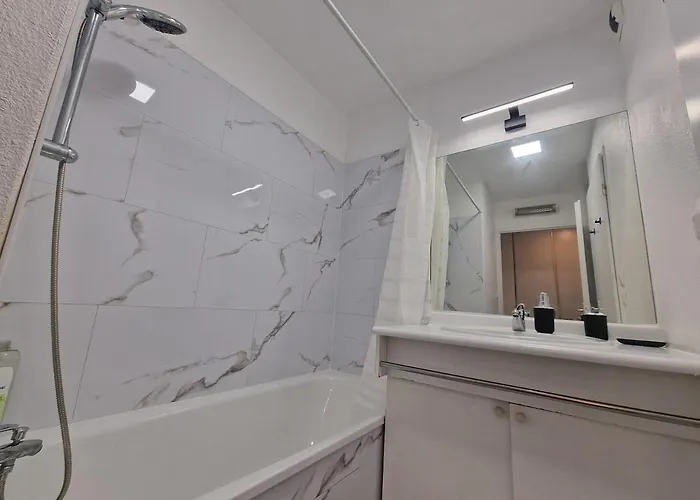 Appartement Beau Soleil - Résidence Avec Parking Et Piscine - Proche Airport